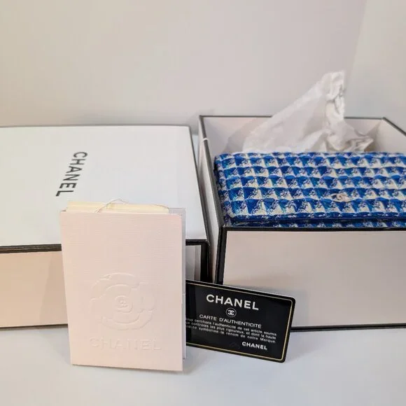 Chanel Blue and White Tweed Wallet on Chain (WOC) with "Lifebuoy" Charm - Picture 2 of 16